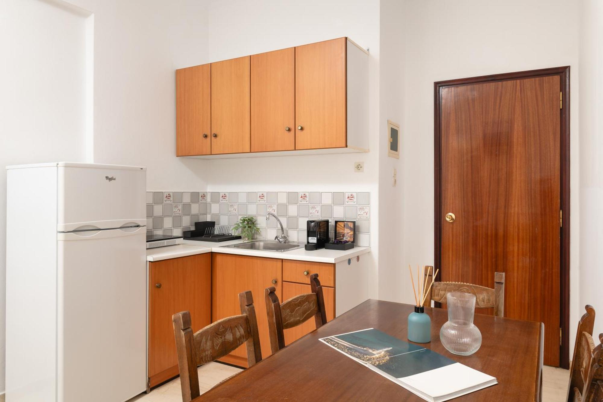 Thelesi Apartments Сталос Екстер'єр фото