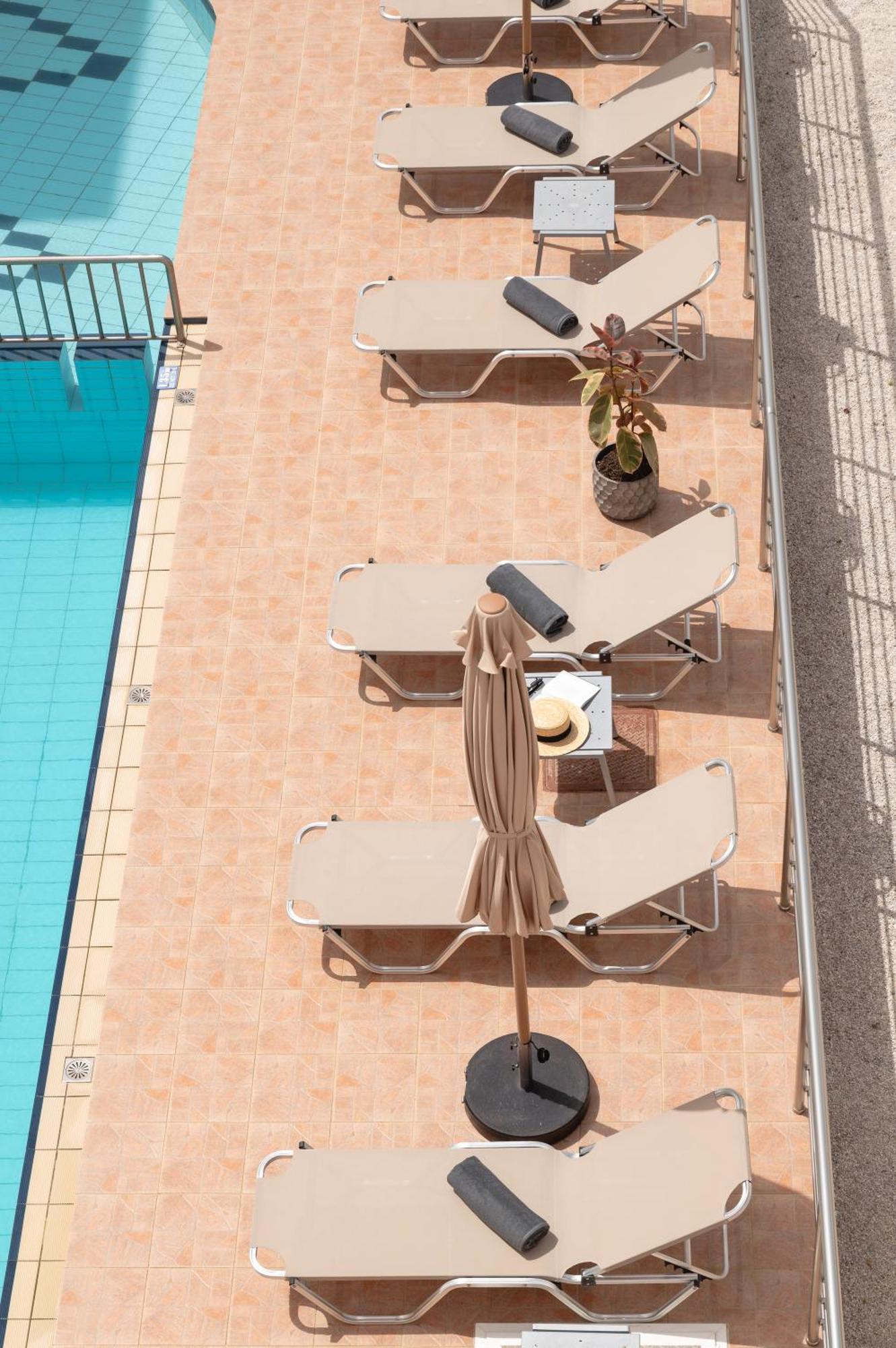 Thelesi Apartments Сталос Екстер'єр фото